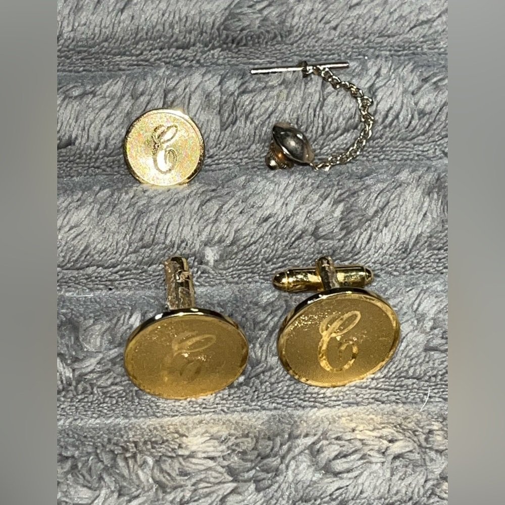 SWANK Vintage 50’s Initial “C” Cuff Links & Tie Tack set gold tone - Picture 9 of 10